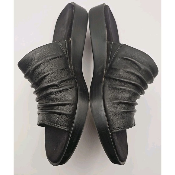 Munro Shoes - Munro Kala Lamb-skin Ruched Slide Sandal Black Sz 7.5M Soft Leather Minimal #234